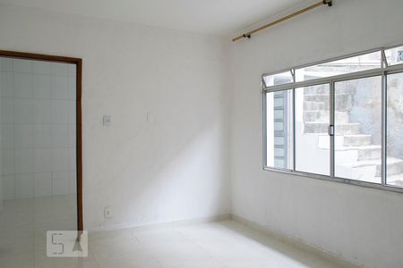 SALA de casa para alugar com 2 quartos, 50m² em Parque Maria Domitila, São Paulo