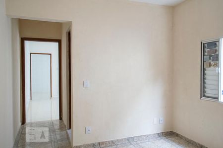 QUARTO 1 de casa para alugar com 2 quartos, 50m² em Parque Maria Domitila, São Paulo