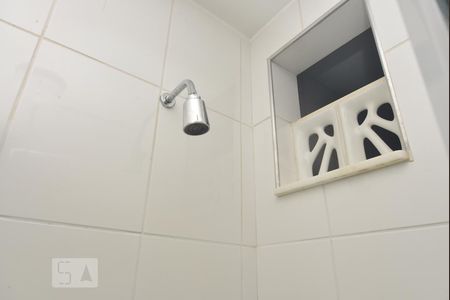 Banheiro  de kitnet/studio à venda com 1 quarto, 41m² em Copacabana, Rio de Janeiro