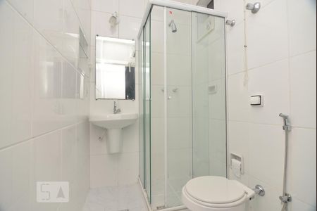 Banheiro  de kitnet/studio à venda com 1 quarto, 41m² em Copacabana, Rio de Janeiro
