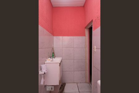 Casa à venda com 48m², 2 quartos e sem vaga Casa à venda com 48m², 2 quartos e sem vagaBanheiro