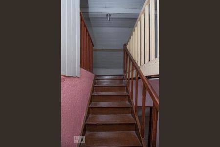 Casa à venda com 48m², 2 quartos e sem vaga Casa à venda com 48m², 2 quartos e sem vagaEscada - Acesso Piso Superior