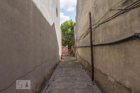 Casa à venda com 48m², 2 quartos e sem vaga Casa à venda com 48m², 2 quartos e sem vagaCorredor de acesso a casa