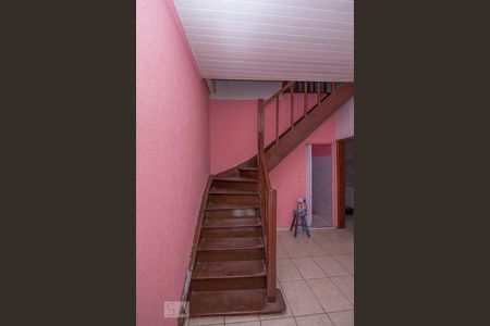 Casa à venda com 48m², 2 quartos e sem vaga Casa à venda com 48m², 2 quartos e sem vagaEscada - Acesso Piso Superior