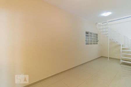 Sala de Estar de casa para alugar com 3 quartos, 81m² em Parque Boturussu, São Paulo