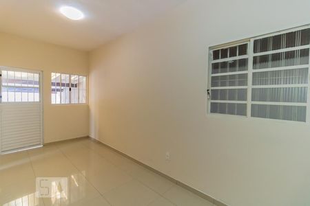 Sala de Estar de casa para alugar com 3 quartos, 81m² em Parque Boturussu, São Paulo