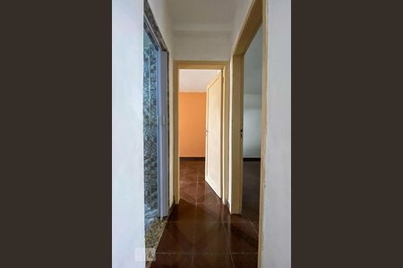 Corredor de apartamento à venda com 2 quartos, 54m² em Olaria, Rio de Janeiro