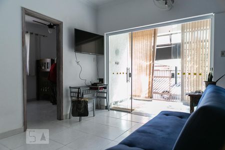 Casa para alugar com 104m², 2 quartos e 2 vagasSala