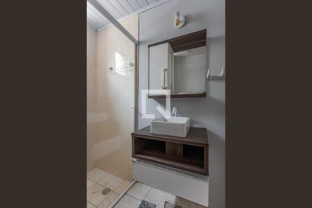 Banheiro de apartamento para alugar com 1 quarto, 42m² em Jardim do Salso, Porto Alegre