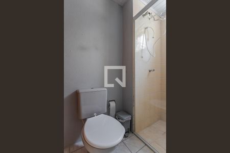 Banheiro de apartamento para alugar com 1 quarto, 42m² em Jardim do Salso, Porto Alegre