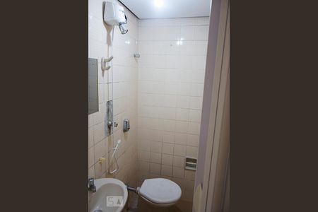 Banheiro de kitnet/studio para alugar com 1 quarto, 34m² em Asa Norte, Brasília