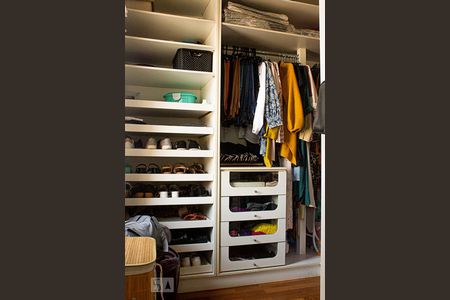 Closet da suite de casa de condomínio para alugar com 3 quartos, 130m² em Jardim Rebelato, Cotia