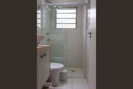 Banheiro de apartamento para alugar com 1 quarto, 42m² em Parque Santana, Mogi das Cruzes