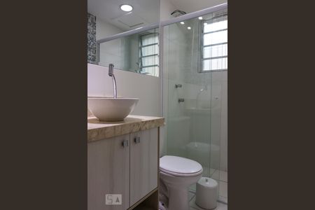 Banheiro de apartamento para alugar com 1 quarto, 42m² em Parque Santana, Mogi das Cruzes