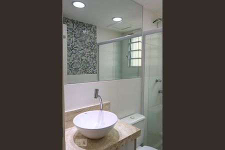 Banheiro de apartamento para alugar com 1 quarto, 42m² em Parque Santana, Mogi das Cruzes