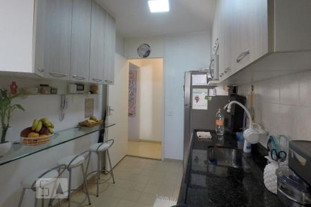 Cozinha de apartamento para alugar com 2 quartos, 54m² em Vila Vermelha, São Paulo