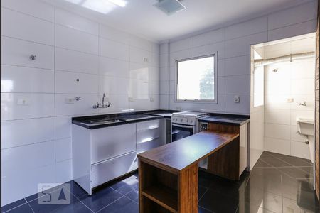 Cozinha de apartamento para alugar com 3 quartos, 75m² em Lapa, São Paulo