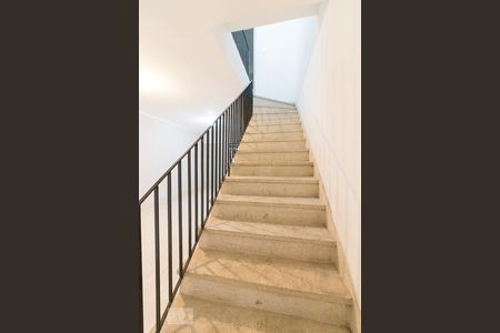 Escadas de casa à venda com 3 quartos, 150m² em Gopoúva, Guarulhos