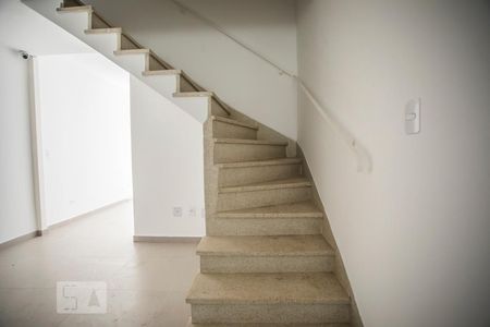 Escadas de casa à venda com 2 quartos, 170m² em Vila Guarani (z Sul), São Paulo