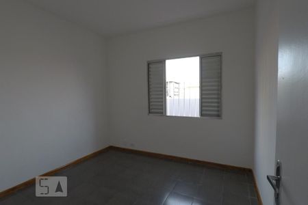 Quarto de casa para alugar com 4 quartos, 216m² em Jardim Henriqueta, Taboão da Serra