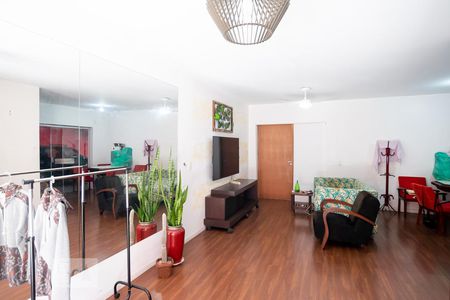 Sala de casa à venda com 4 quartos, 250m² em Parque Colonial, São Paulo