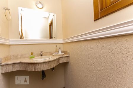 Casa à venda com 198m², 3 quartos e 2 vagas Casa à venda com 198m², 3 quartos e 2 vagasBanheiro de entrada