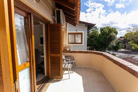 Casa à venda com 198m², 3 quartos e 2 vagas Casa à venda com 198m², 3 quartos e 2 vagasQuarto 3 suíte - Sacada