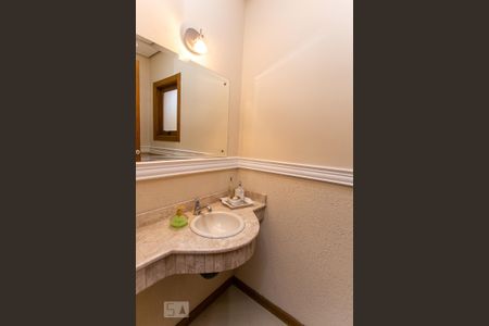 Casa à venda com 198m², 3 quartos e 2 vagas Casa à venda com 198m², 3 quartos e 2 vagasBanheiro de entrada