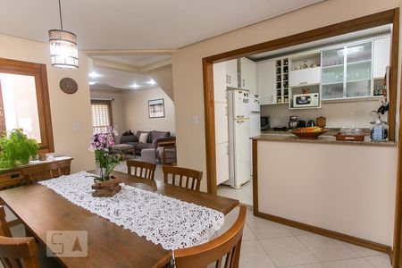 Casa à venda com 198m², 3 quartos e 2 vagas Casa à venda com 198m², 3 quartos e 2 vagasSala de Jantar