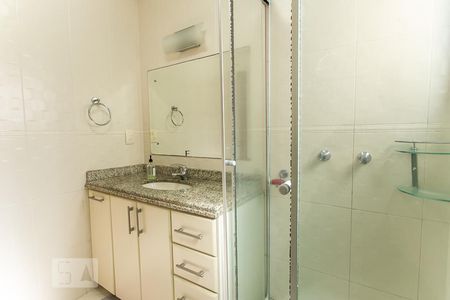 Casa à venda com 198m², 3 quartos e 2 vagas Casa à venda com 198m², 3 quartos e 2 vagasBanheiro 1