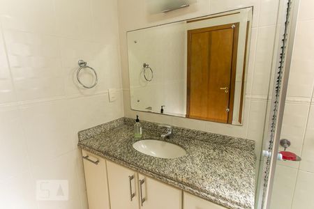 Casa à venda com 198m², 3 quartos e 2 vagas Casa à venda com 198m², 3 quartos e 2 vagasBanheiro 1
