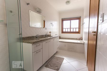 Casa à venda com 198m², 3 quartos e 2 vagas Casa à venda com 198m², 3 quartos e 2 vagasBanheiro Suíte