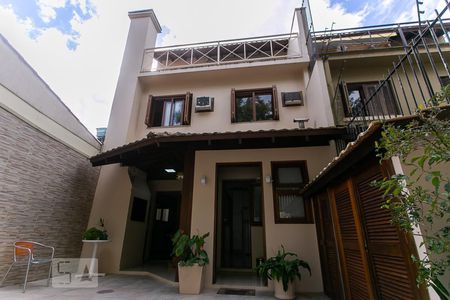 Casa à venda com 198m², 3 quartos e 2 vagas Casa à venda com 198m², 3 quartos e 2 vagasPátio