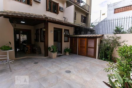 Casa à venda com 198m², 3 quartos e 2 vagas Casa à venda com 198m², 3 quartos e 2 vagasPátio