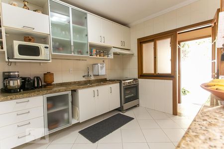 Casa à venda com 198m², 3 quartos e 2 vagas Casa à venda com 198m², 3 quartos e 2 vagasCozinha