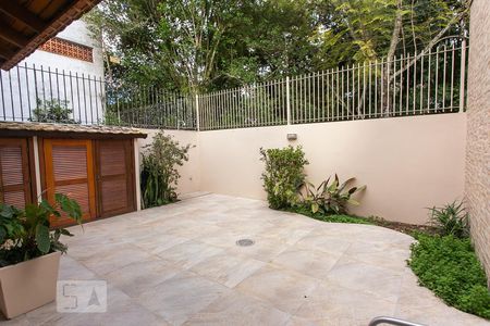 Casa à venda com 198m², 3 quartos e 2 vagas Casa à venda com 198m², 3 quartos e 2 vagasPátio