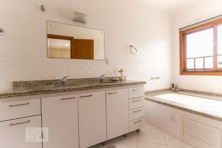 Casa à venda com 198m², 3 quartos e 2 vagas Casa à venda com 198m², 3 quartos e 2 vagasBanheiro Suíte