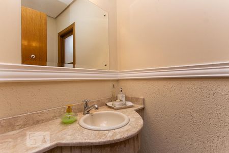 Casa à venda com 198m², 3 quartos e 2 vagas Casa à venda com 198m², 3 quartos e 2 vagasBanheiro de entrada