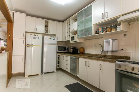 Casa à venda com 198m², 3 quartos e 2 vagas Casa à venda com 198m², 3 quartos e 2 vagasCozinha