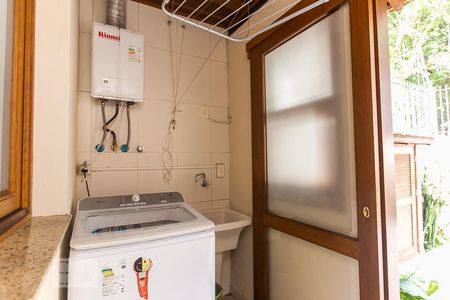 Casa à venda com 198m², 3 quartos e 2 vagas Casa à venda com 198m², 3 quartos e 2 vagasÁrea de Serviço