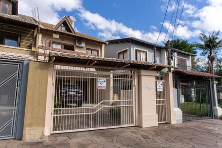Casa à venda com 198m², 3 quartos e 2 vagas Casa à venda com 198m², 3 quartos e 2 vagasFachada