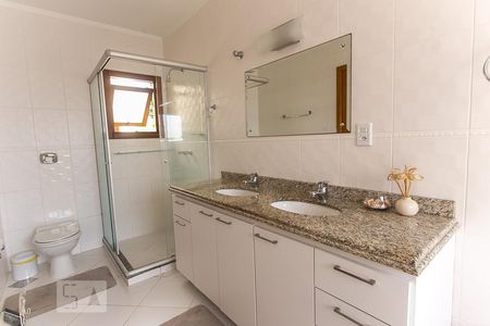 Casa à venda com 198m², 3 quartos e 2 vagas Casa à venda com 198m², 3 quartos e 2 vagasBanheiro Suíte