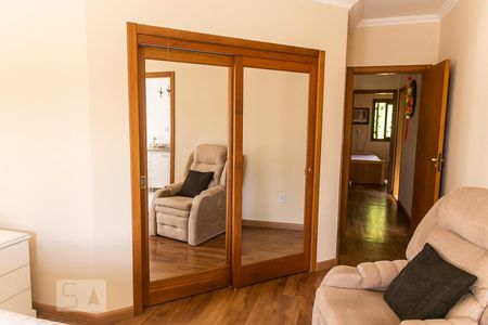 Casa à venda com 198m², 3 quartos e 2 vagas Casa à venda com 198m², 3 quartos e 2 vagasQuarto 3 suíte - Closet