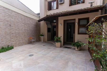 Casa à venda com 198m², 3 quartos e 2 vagas Casa à venda com 198m², 3 quartos e 2 vagasPátio