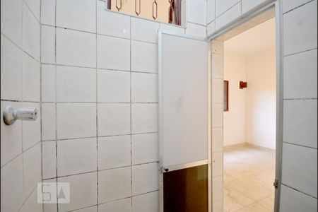 Banheiro de casa para alugar com 1 quarto, 25m² em Vila Brasilina, São Paulo