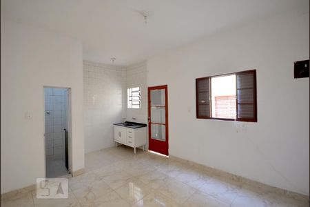 Sala/Cozinha de casa para alugar com 1 quarto, 25m² em Vila Brasilina, São Paulo