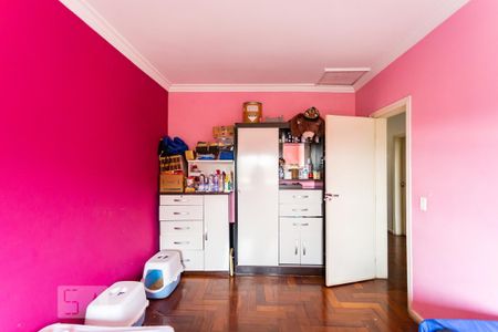 Casa à venda com 510m², 4 quartos e 3 vagas Casa à venda com 510m², 4 quartos e 3 vagasQuarto