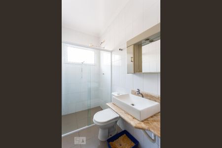 Casa à venda com 510m², 4 quartos e 3 vagas Casa à venda com 510m², 4 quartos e 3 vagasBanheiro da Suíte 2