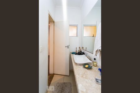 Casa à venda com 510m², 4 quartos e 3 vagas Casa à venda com 510m², 4 quartos e 3 vagasLavabo