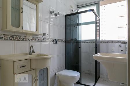 Banheiro de apartamento para alugar com 1 quarto, 50m² em Santa Cecília, São Paulo